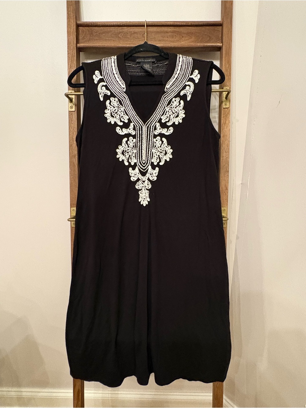 Karen Scott Black Sleeveless Tunic with White Embroidered V-Neck Sz L